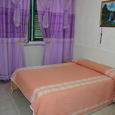 Qindajie House Bed & Breakfast
